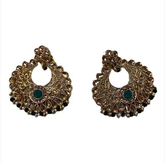 Fascinating Gold Plated Kundan Choker Necklace Set - Picture 4 of 4